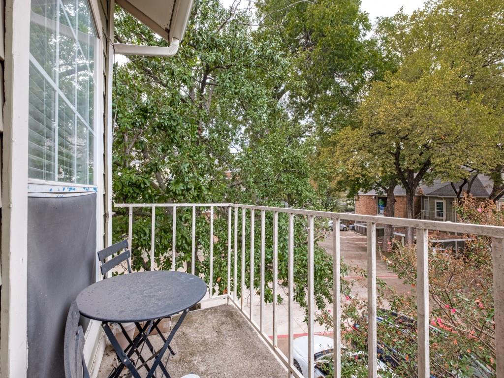 Oaks Of Lakewood Condo - Residential