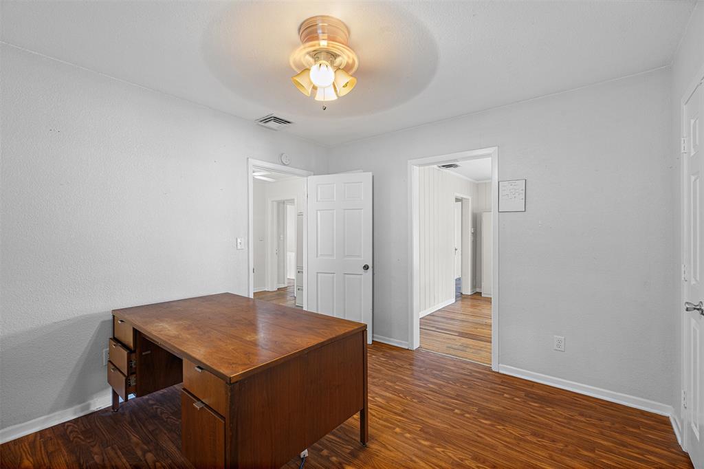 Corsicana - Commercial Sale
