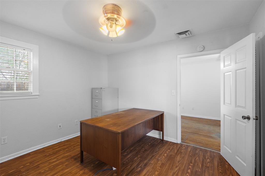 Corsicana - Commercial Sale