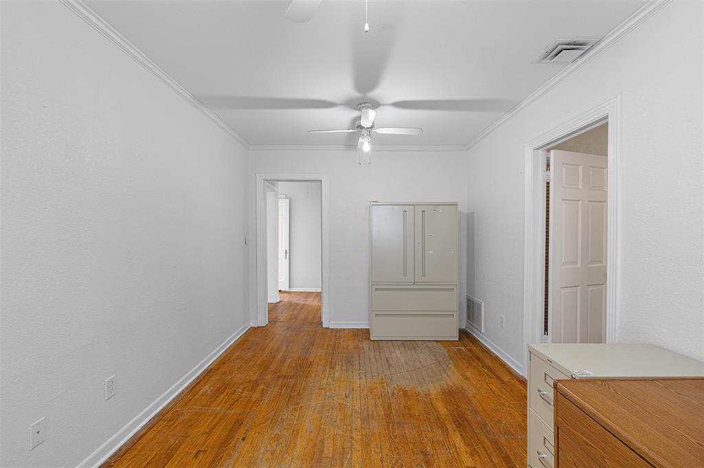 Corsicana - Commercial Sale