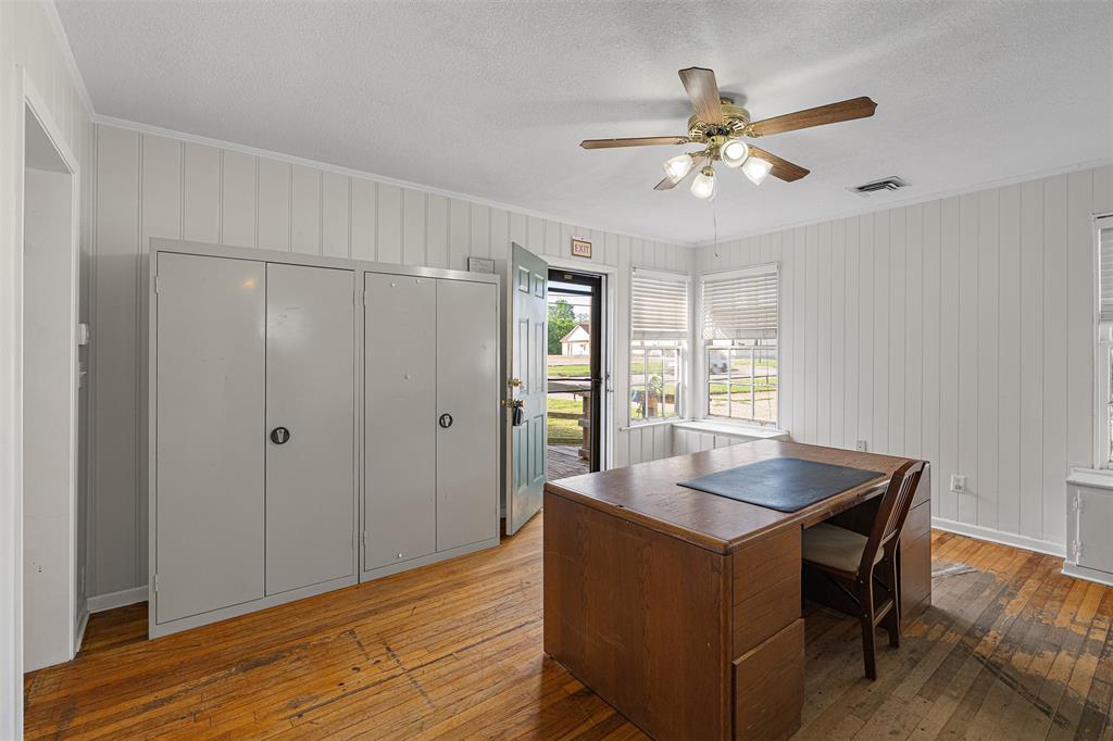 Corsicana - Commercial Sale