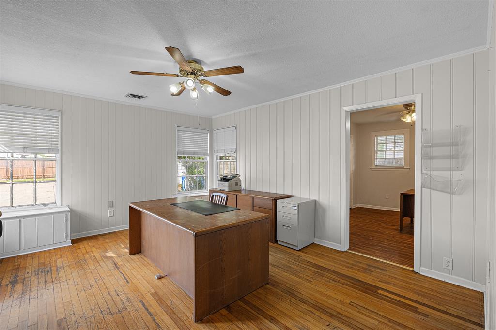 Corsicana - Commercial Sale