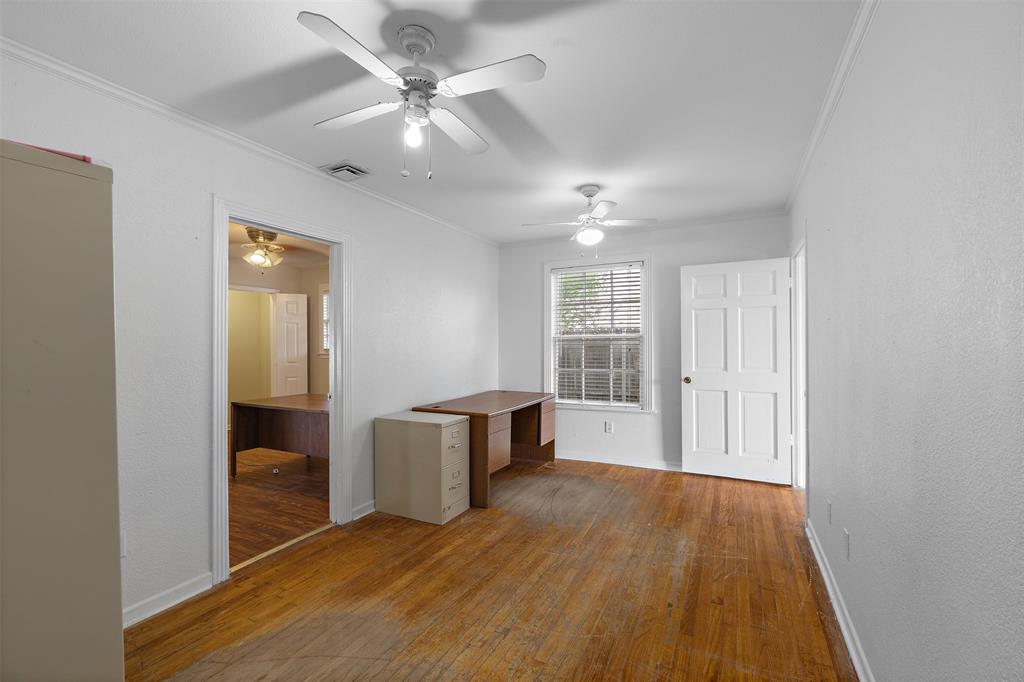 Corsicana - Commercial Sale