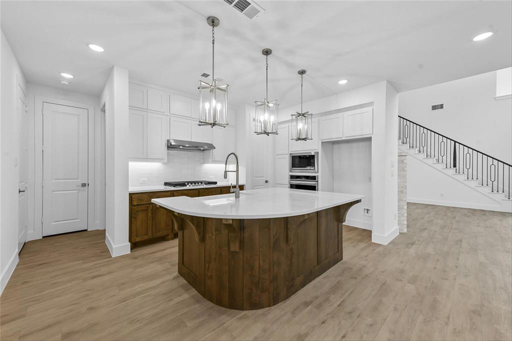 1632 Victoria Place