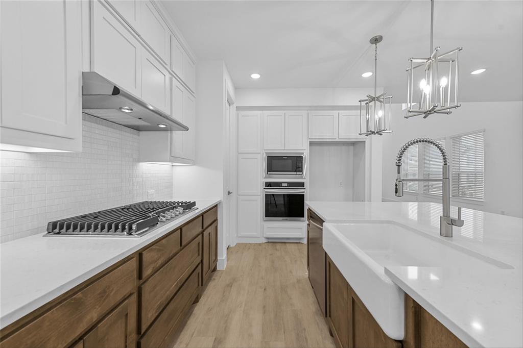 1632 Victoria Place