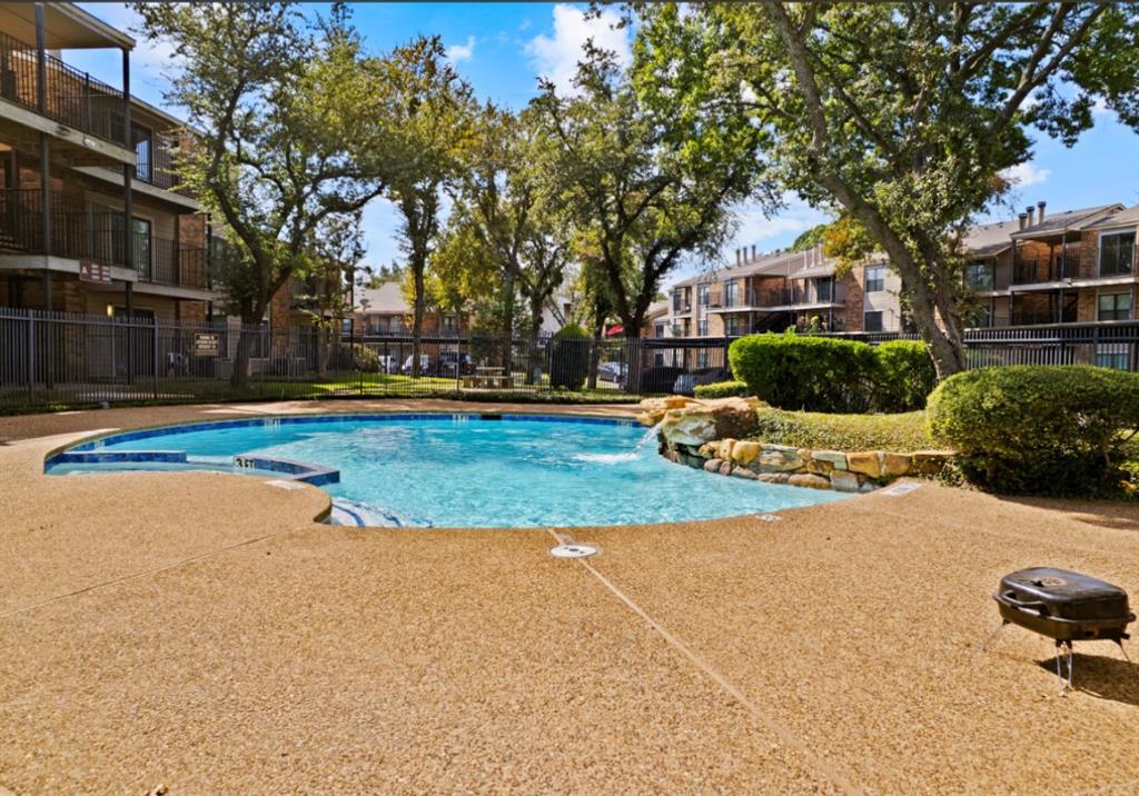 Oakhollow Condo - Residential