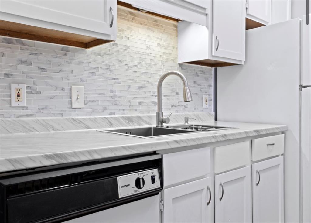 Oakhollow Condo - Residential