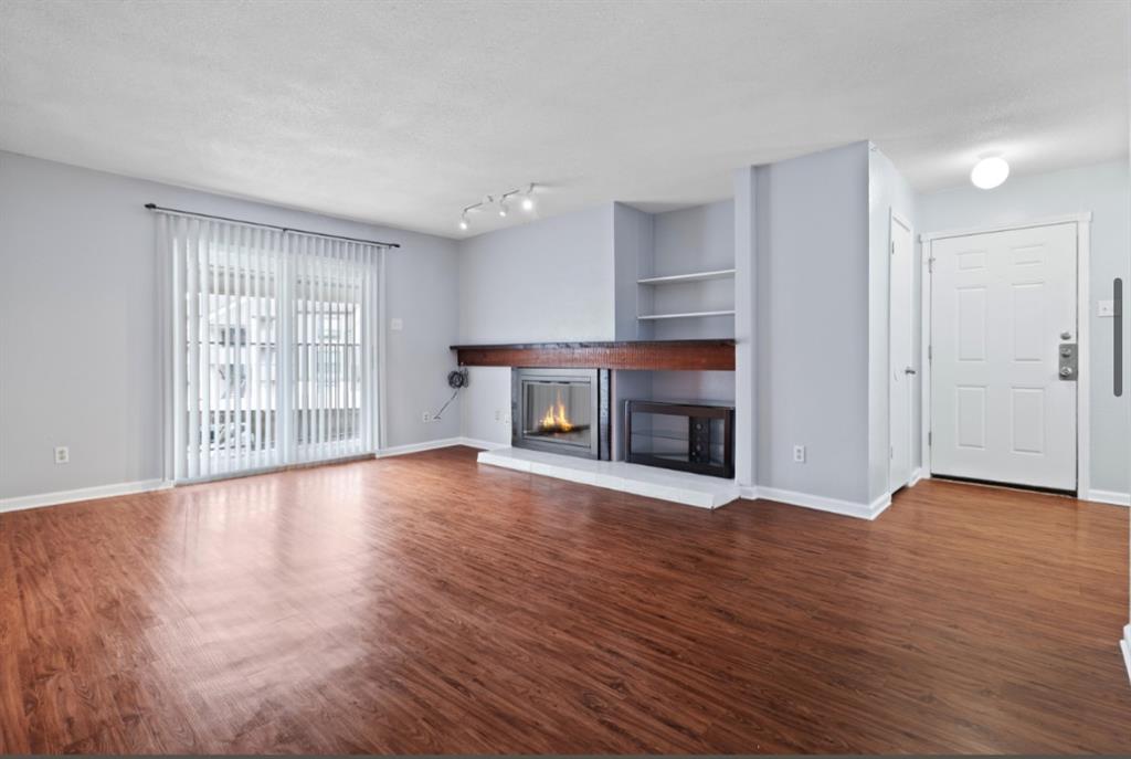 Oakhollow Condo - Residential