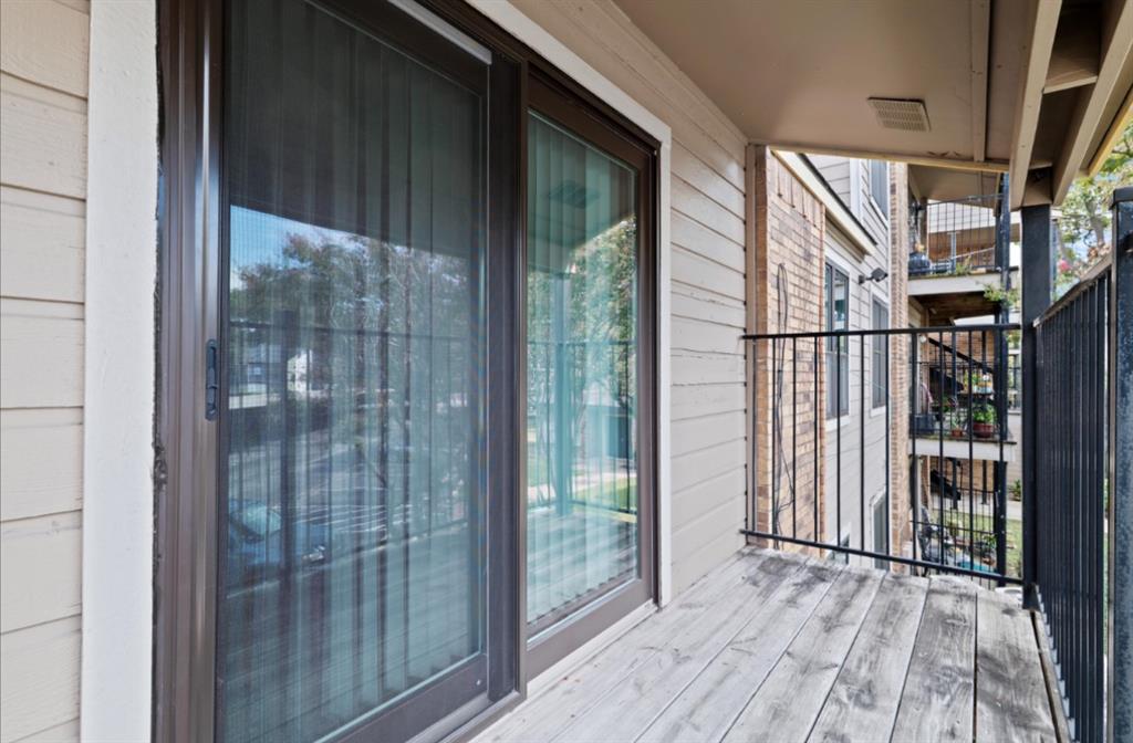 Oakhollow Condo - Residential