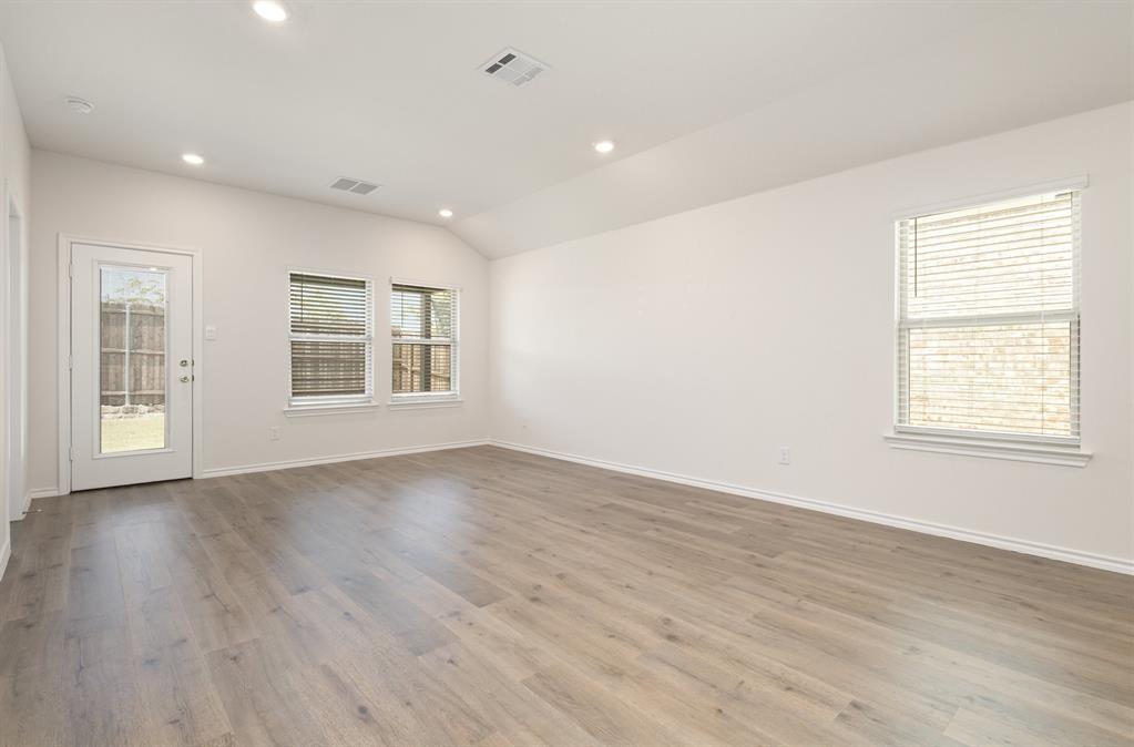 Magnolia Ph 10 - Residential