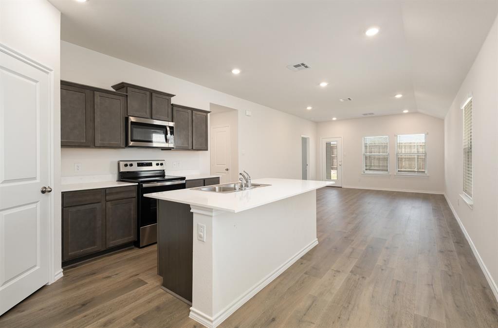 Magnolia Ph 10 - Residential