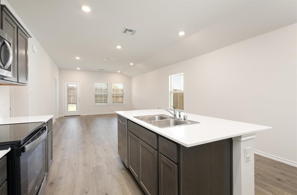 Magnolia Ph 10 - Residential