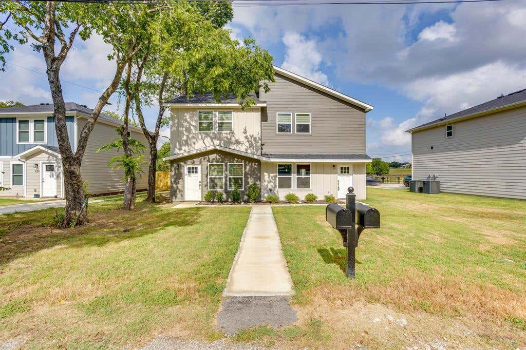 Photo of 933 River Road, Fort Worth, TX 76114 (MLS # 21350755)