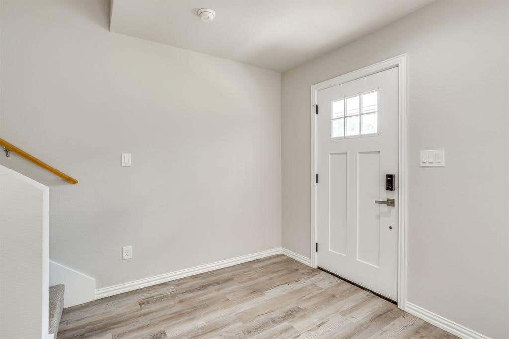 Photo of 933 River Road, Fort Worth, TX 76114 (MLS # 21350755)