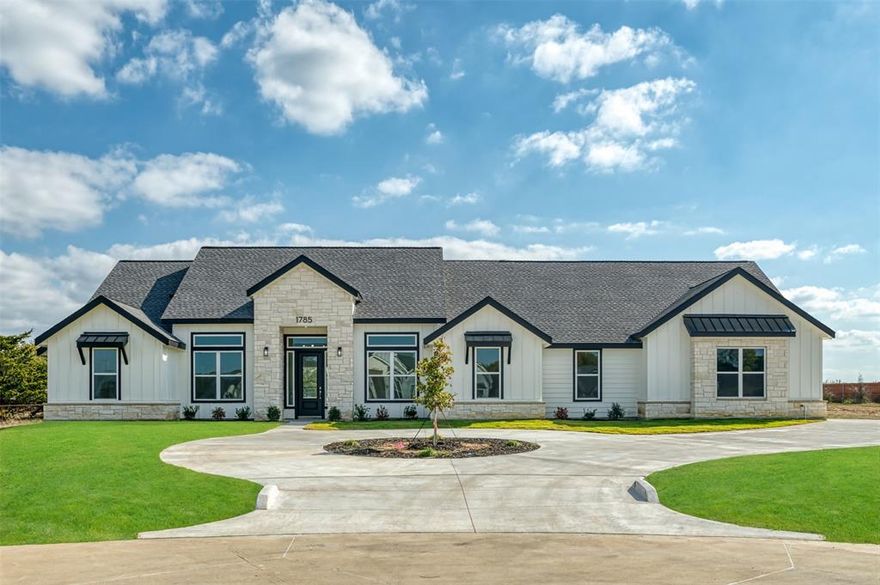 Welcome home to unparalleled space and serenity on a spacious 1+ acre lot in the highly desirable Lakeside Estates community—where peaceful, unrestricted living meets the ultimate Texas lifestyle, just minutes from the recreational shores of Lake Lavon for boating, fishing, and weekend escapes. This impressive 3,656 sq ft single-family home boasts 5 bedrooms and 4.5 bathrooms, offering ample room for family, guests, or a home flex space. The thoughtful open-concept design floods the interior with natural light, featuring soaring ceilings, elegant countertops, sleek stainless-steel appliances, luxury vinyl plank flooring, and seamless flow between living, dining, and kitchen areas—perfect for entertaining or everyday comfort. The chef-inspired kitchen shines with a large island, abundant storage, and views that connect indoors to the outdoors. Retreat to the expansive primary suite, complete with a spa-like ensuite bath and walk-in closet, while secondary bedrooms provide privacy and versatility. Step outside to your private oasis on over an acre—no HOA means freedom to add a pool, garden, workshop, or future expansions. Enjoy covered outdoor living spaces all while being ideally positioned for quick access to Lake Lavon and the best of North Texas.
Zoned to acclaimed Princeton ISD schools and located in one of the fastest-growing areas near major highways, shopping, dining, and new amenities—no MUD, no PID for maximum value and low ownership costs.
This rare blend of modern elegance, generous square footage, and lakeside proximity won't last long. Schedule your private showing today and discover why 1785 Crestridge Cir is the perfect place to call home!