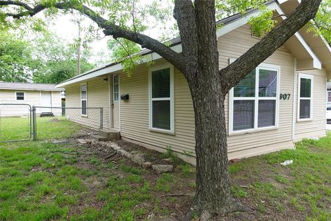 907 Hall Street McKinney TX 75069