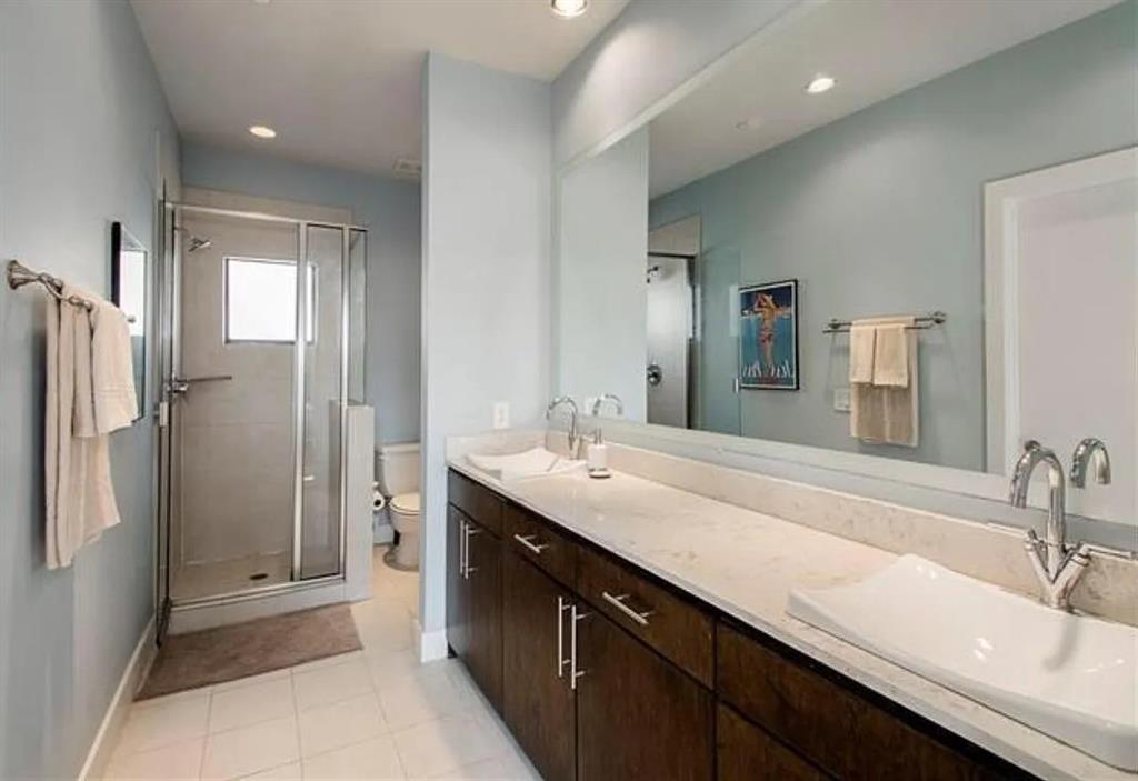 Thirty9thirty Condos - Residential