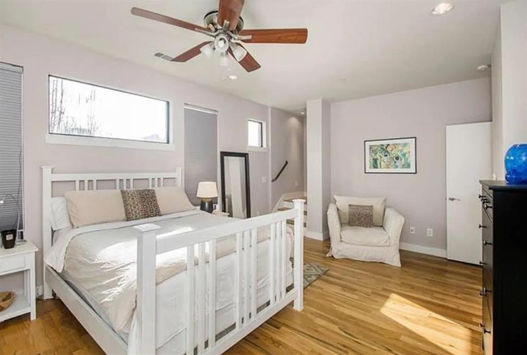 3930 Bowser Avenue 10