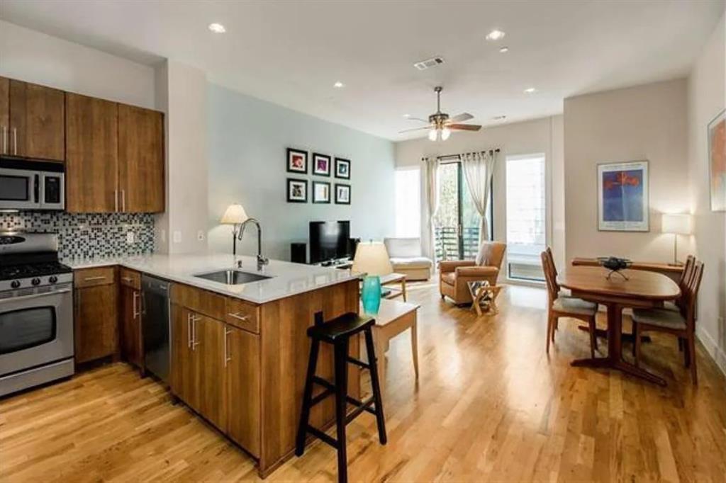 3930 Bowser Avenue 10