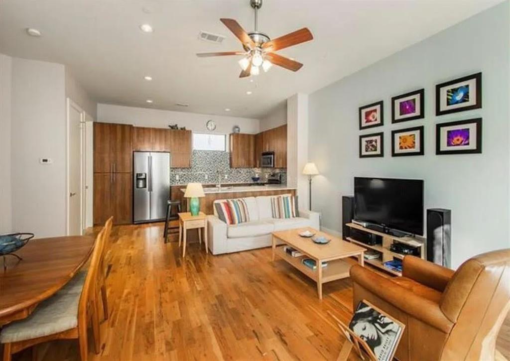 3930 Bowser Avenue 10