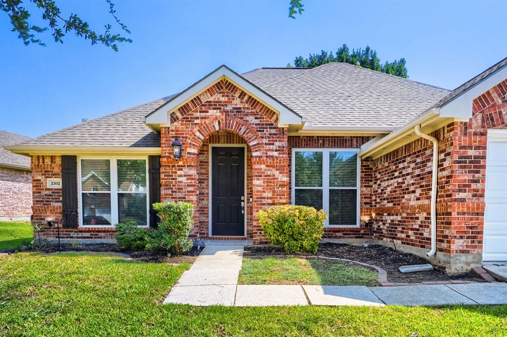 Photo of 2302 Hodges Place, Mansfield, TX 76063 (MLS # 21370347)