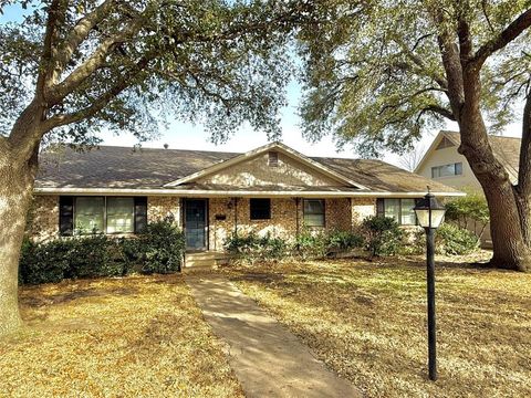 10016 Clearmeadow Drive Dallas TX 75238