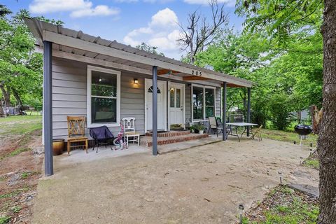 Photo of 205 S Main Street, Bonham, TX 75418 (MLS # 21247567)