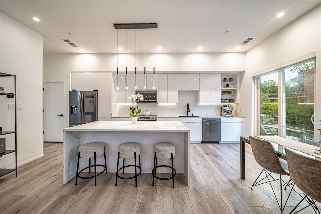 2001 N Prairie Condos - Residential