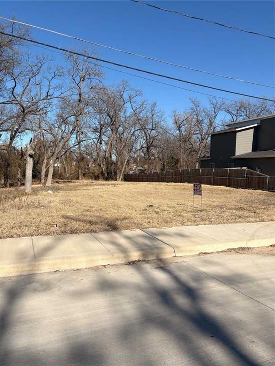 Don't miss this opportunity to own 0.25-acre commercial lot in South Dallas. With plenty of space to develop and strong growth happening in the surrounding area, this property is a great opportunity for investors, developers, or business owners ready to build.