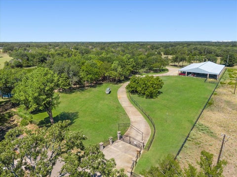 Photo of 1276 County Road 3318, Greenville, TX 75402 (MLS # 21383365)