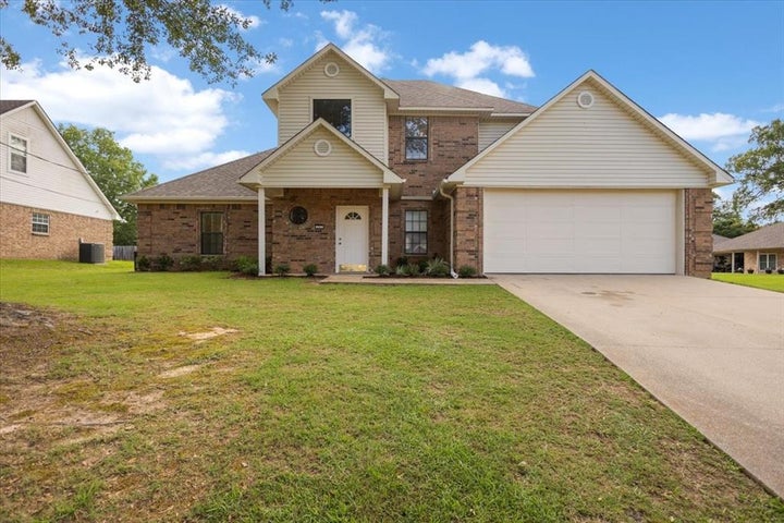 Photo 1 of 40 — 703 Daniel Street, Gladewater, TX 75647