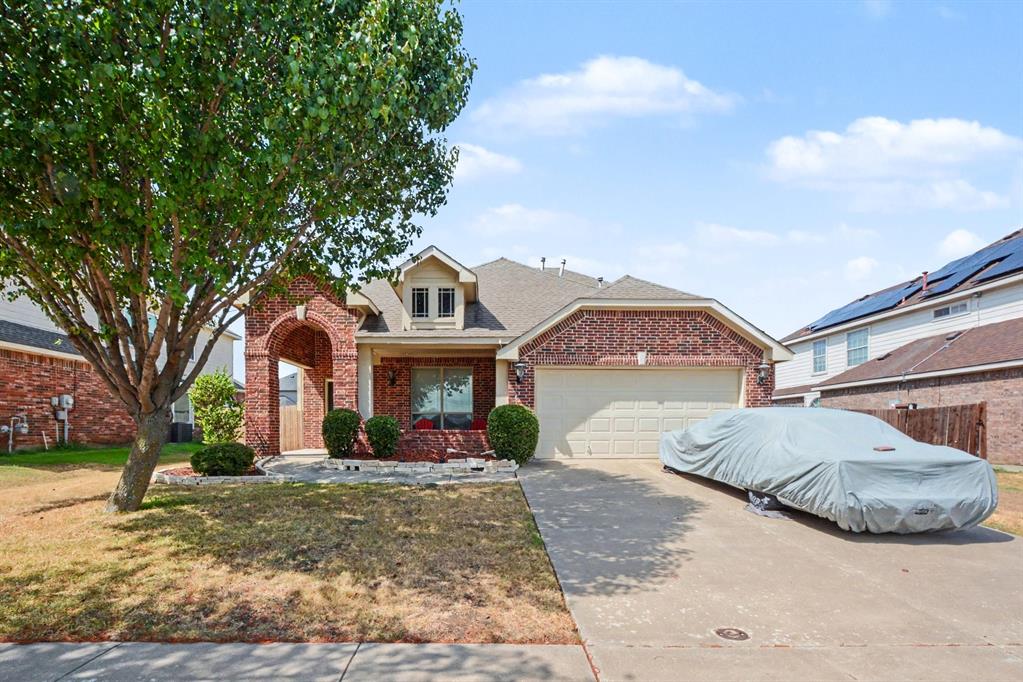 Photo of 200 Lorient Drive, Mansfield, TX 76063 (MLS # 21388500)