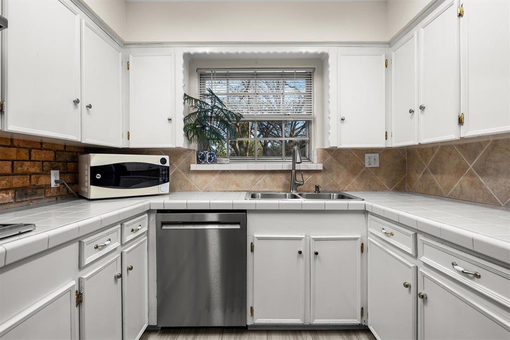 Lake Hlnds Rev - Residential