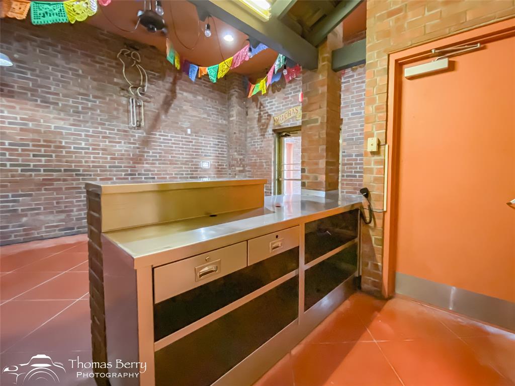 Rhodes Plaza - Commercial Sale