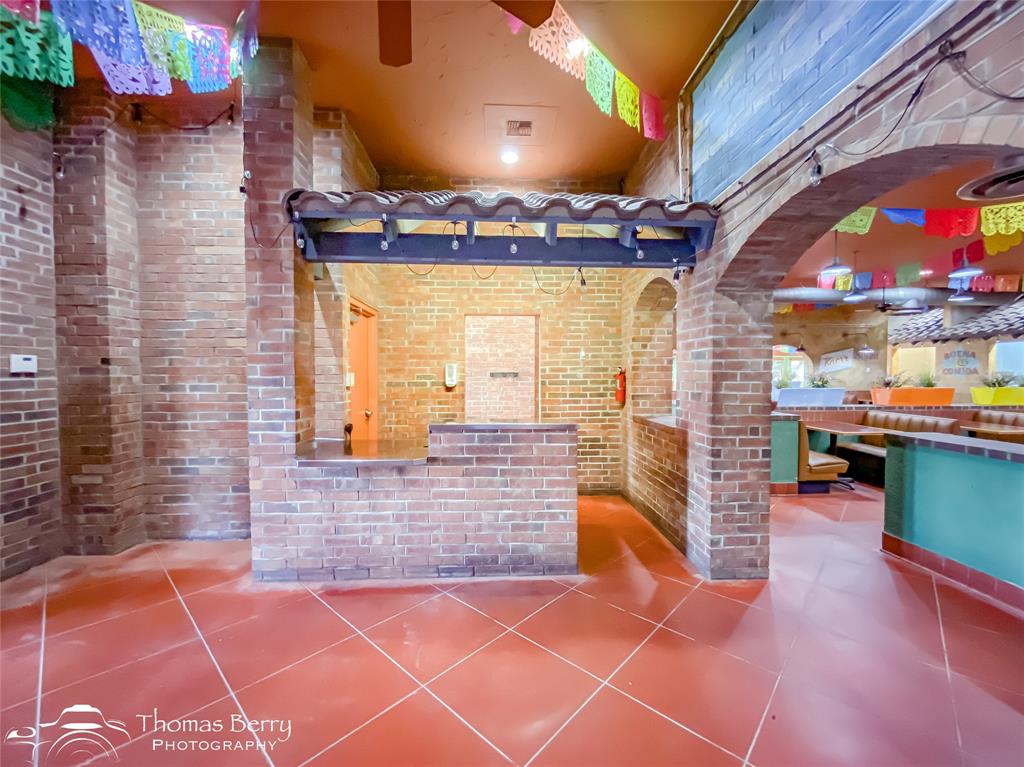 Rhodes Plaza - Commercial Sale