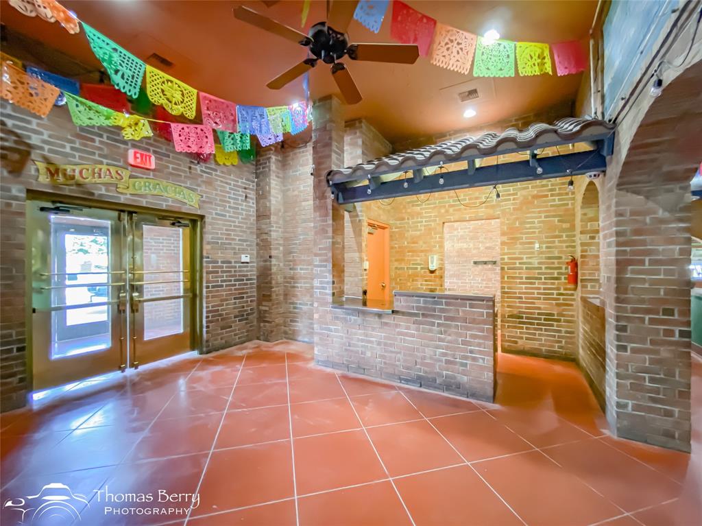 Rhodes Plaza - Commercial Sale