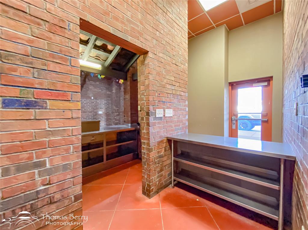 Rhodes Plaza - Commercial Sale