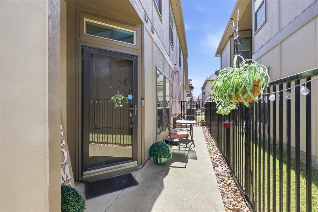 8713 Whitehead Street