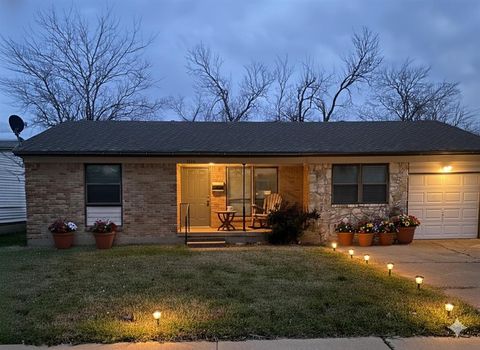 Photo of 1310 Summit Street, Mesquite, TX 75149 (MLS # 21186716)