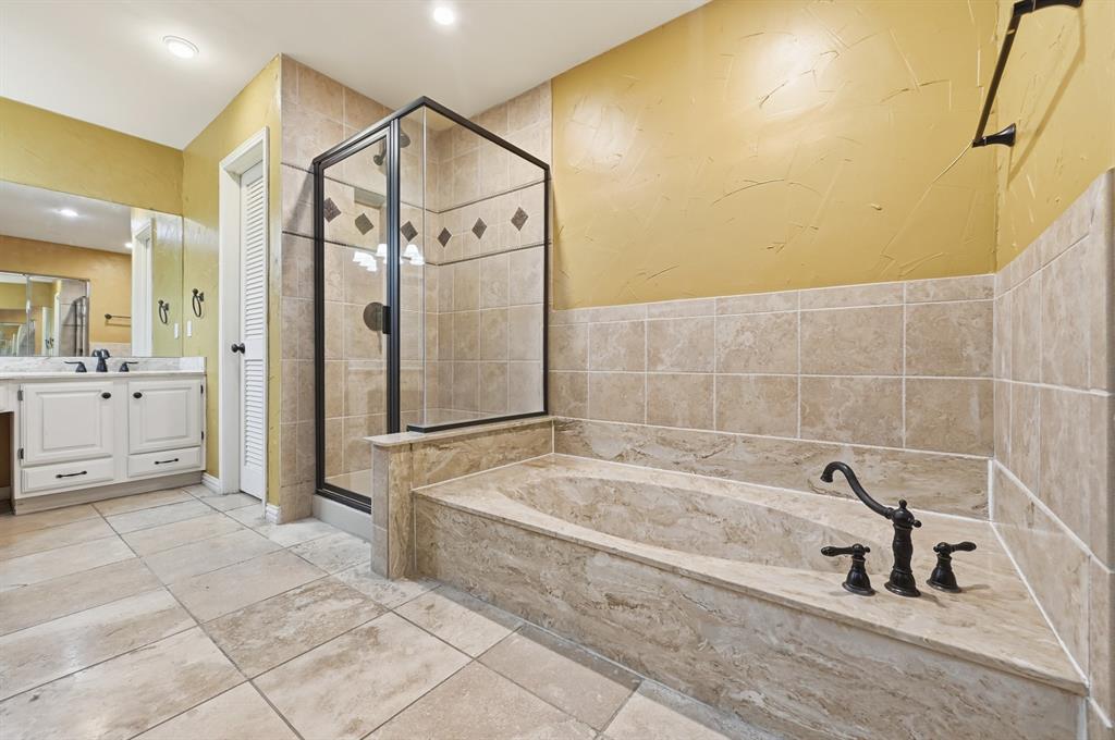 Cloisters Condo The - Residential