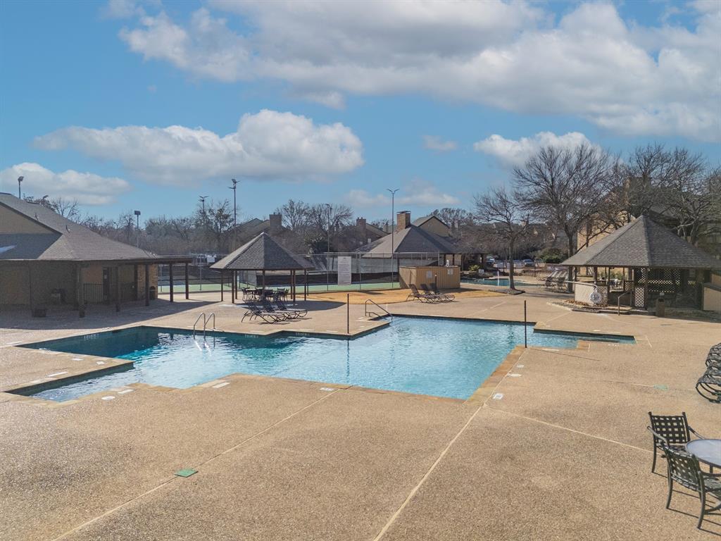 Cloisters Condo The - Residential