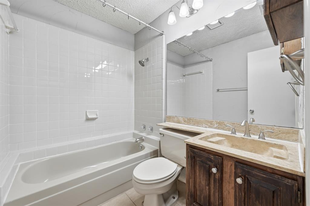 Cloisters Condo The - Residential