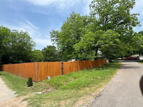 Photo of 504 Sherman Street, Tioga, TX 76271 (MLS # 20943415)