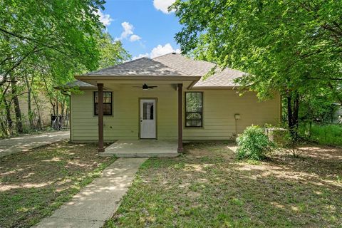 Photo of 316 Garden Drive, Waco, TX 76706 (MLS # 21253778)