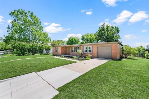 Photo of 5201 Slate Street, Fort Worth, TX 76114 (MLS # 21382906)