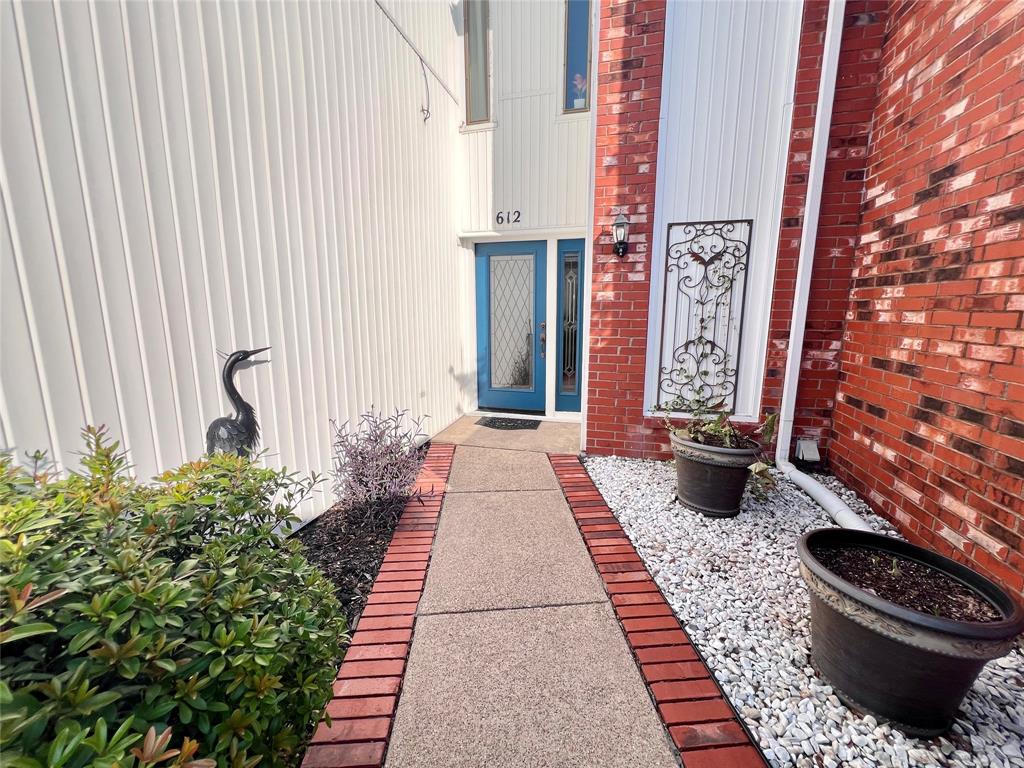 612 Carriage Way