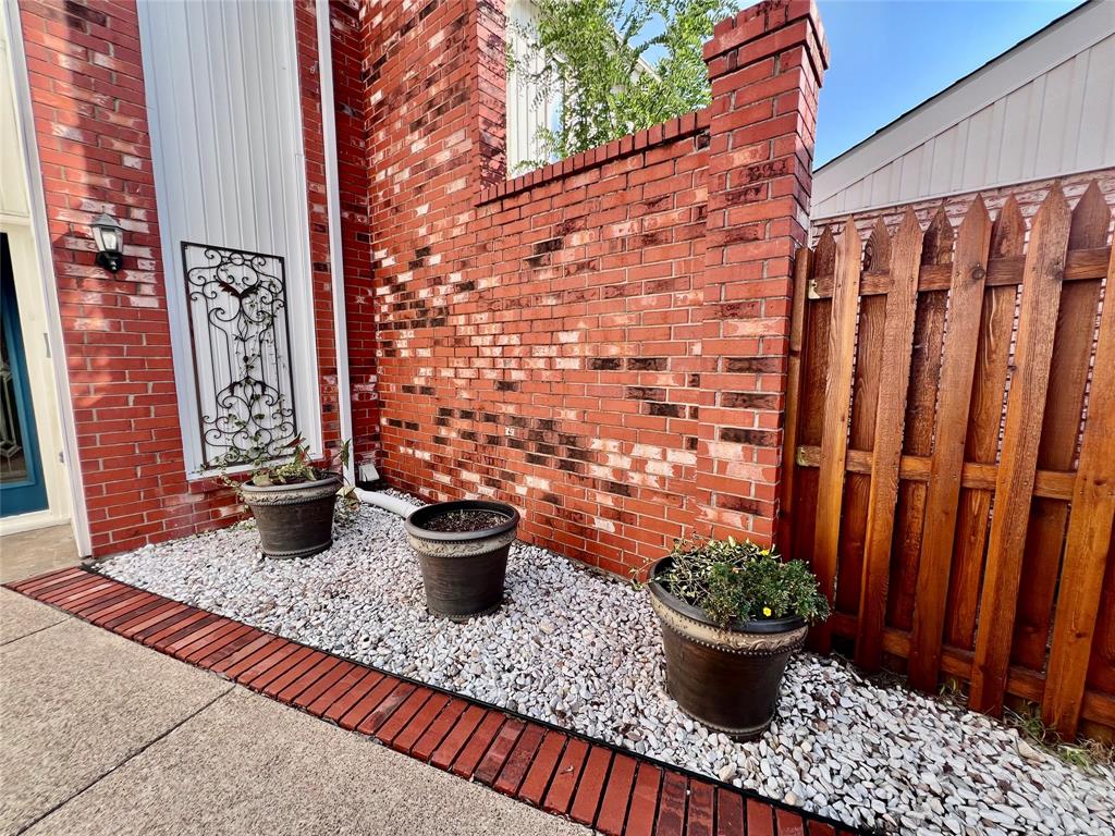 612 Carriage Way