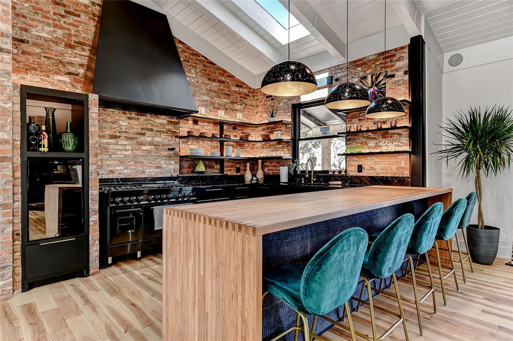 1612 W Washington Street