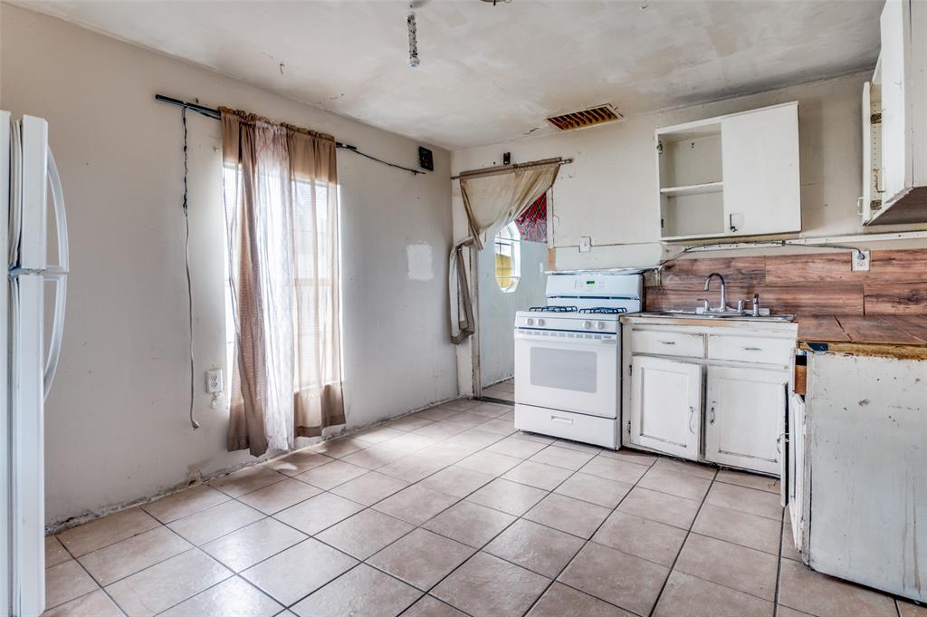 Joe A 02 Irvin - Residential