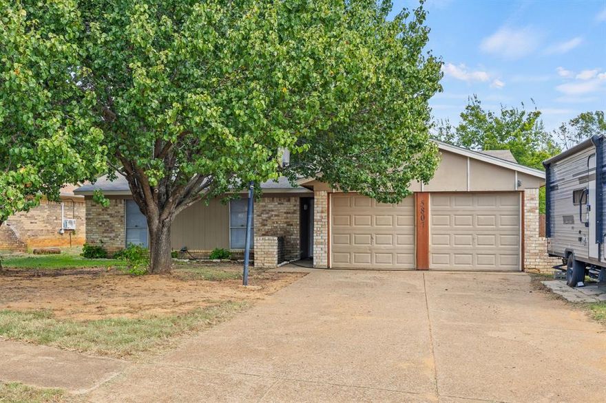 Charming 3-bedroom, 1-bath home with great potential! This open-concept layout offers a spacious living area ready for your personal touch. While the home needs some TLC, it presents an excellent opportunity to create your dream space. Enjoy the expansive yard, perfect for outdoor living, with a beautiful mature tree providing ample shade. A 2-car garage offers plenty of storage and convenience. Whether you're a first-time buyer or investor, this property is a hidden gem waiting to shine!